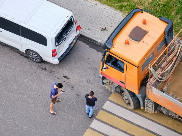 Car collision at wide turn lane in Surprise Farms with injury claim lawyer support