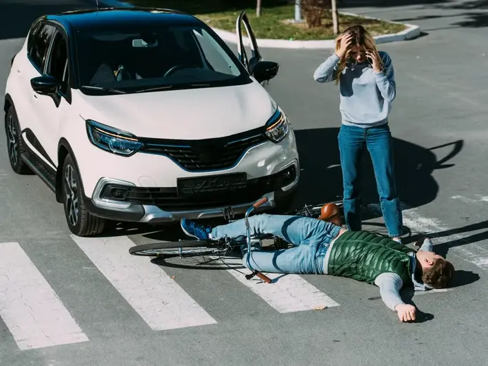 Get Professional Left Turn Accident Settlement Negotiation in Avondale